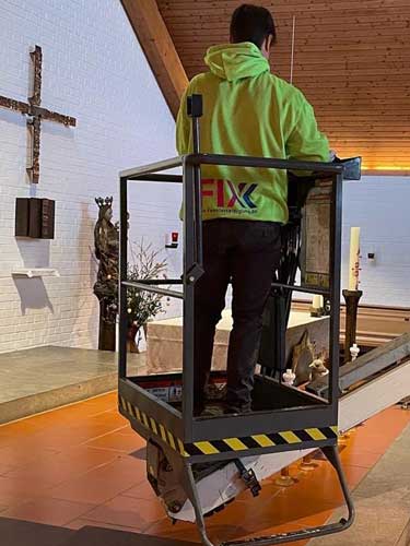 Kommt ein Rei­ni­gungs­dienst auch zu Pri­vat­haus­hal­ten?