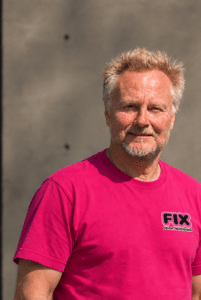Ihr Ansprechpartner Dirk Hilke im pinken FIX-Shirt